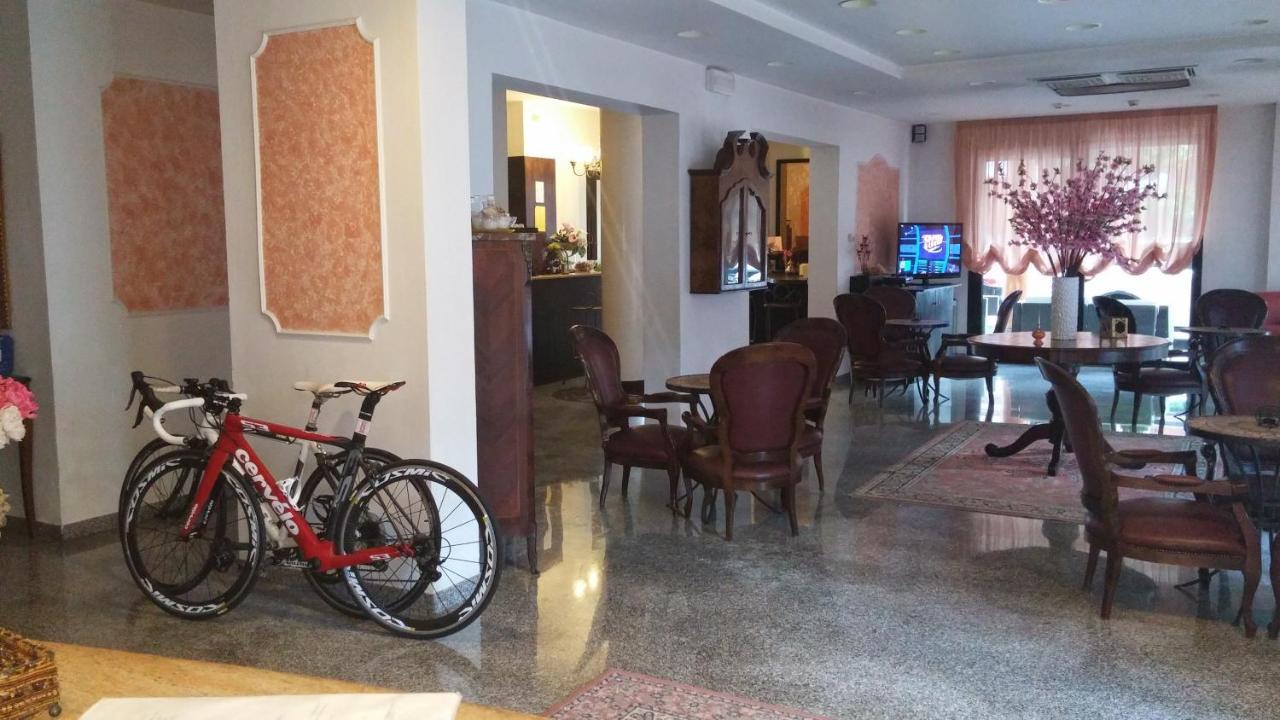 Hotel Memory Rimini Exteriör bild